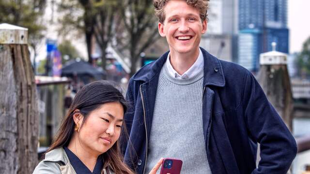 Marsha Goei (l) en Joris van Doorninck, oprichters van de datingapp Breeze.