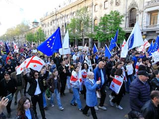 Duizenden Georgiërs de straat op in protest tegen 'Russische wet'