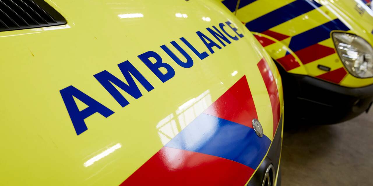 Frontale botsing tussen bus en auto bij Paterswoldseweg