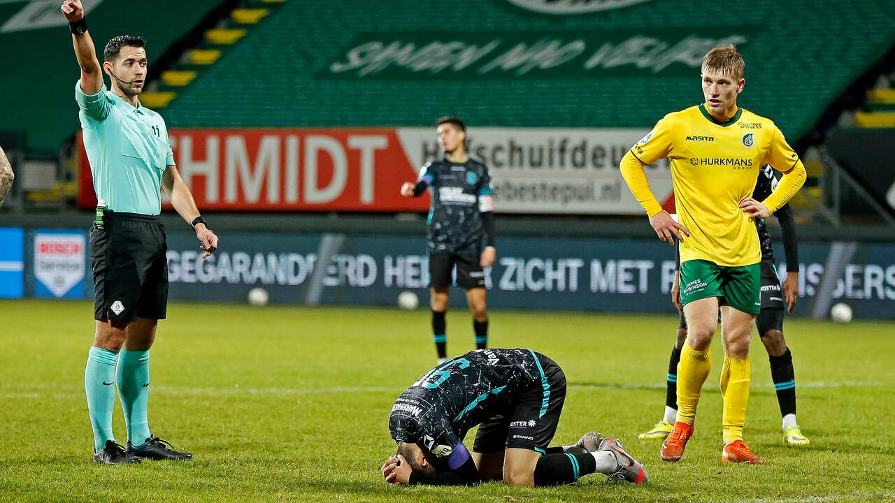 RKC-spits Vitalie Damascan baalt van een gemiste kans op de 2-2.