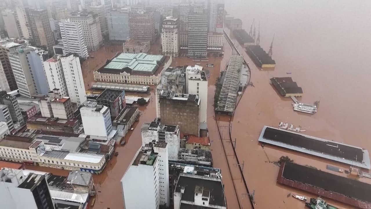 Beeld uit video: Braziliaanse stad volledig onder water gelopen door overstromingen