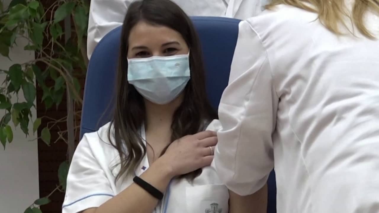 Beeld uit video: Vaccinatie begint in Europese landen: 'Begin van normale leven'