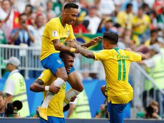 Neymar leidt Brazilië tegen Mexico naar plek in kwartfinales WK