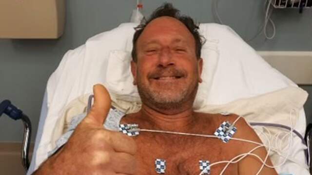Michael Packard kwam zonder al te grote kleerscheuren weer uit het water na zijn aanvaring met de bultrug.