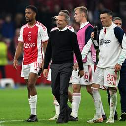 Steijn na 'hectische week' trots op Ajax-spelers: 'Dit biedt perspectief'