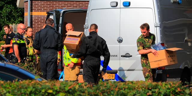 Brandweer stuit op 500 kilo vuurwerk na keukenbrand in rijtjeshuis Harderwijk:.