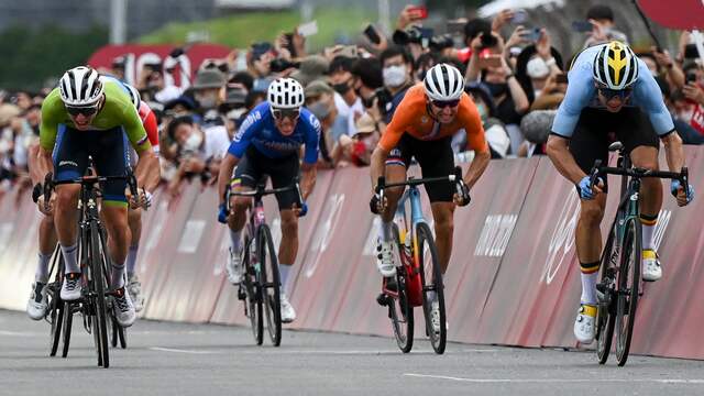 Wout van Aert hield Tadej Pogacar net van zilver af.