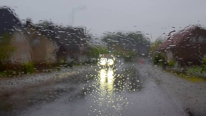 Hevige regenbuien veroorzaken wateroverlast in Twente