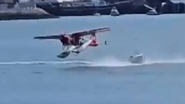 Watervliegtuig gelanceerd na crash met boot in Vancouver