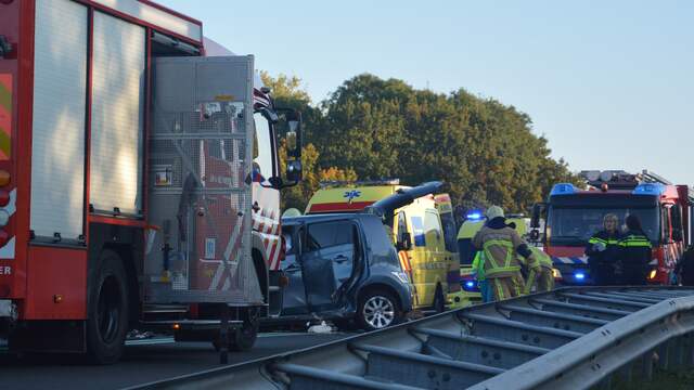 Drie doden en een zwaargewonde bij ernstig ongeluk N36 Vriezenveen. Drie doden en een zwaargewonde bij ernstig ongeluk N36 Vriezenveen.