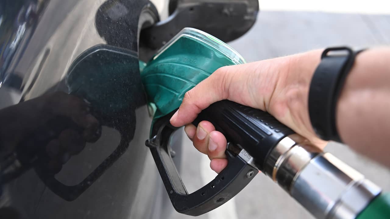 Petrol price falls below 2.20 euros for the first time since February |  NOW