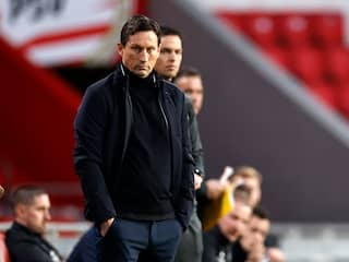 PSV-trainer Schmidt zal ook tegen Ajax zijn eigenwijze zelf zijn
