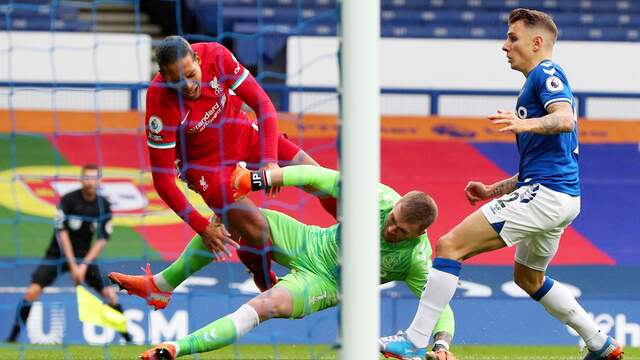 Door deze botsing met Everton-keeper Jordan Pickford mist Virgil van Dijk het EK.