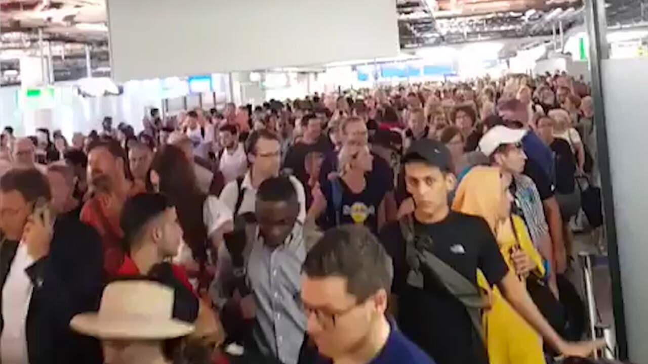 Beeld uit video: Deel luchthaven Frankfurt ontruimd