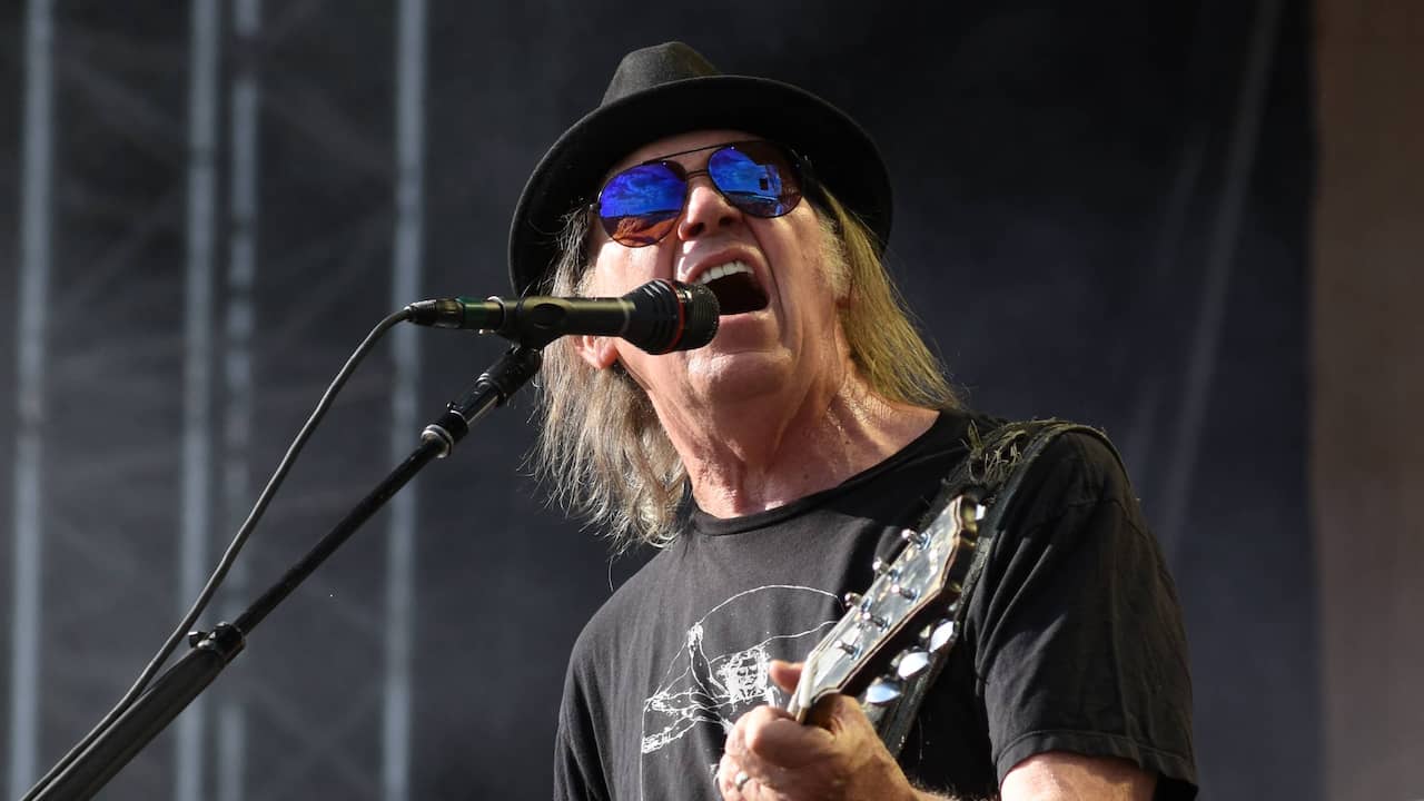 drinken Dood in de wereld Regenachtig Neil Young wil dat Spotify zijn muziek verwijdert na desinformatie over  vaccins | Media | NU.nl