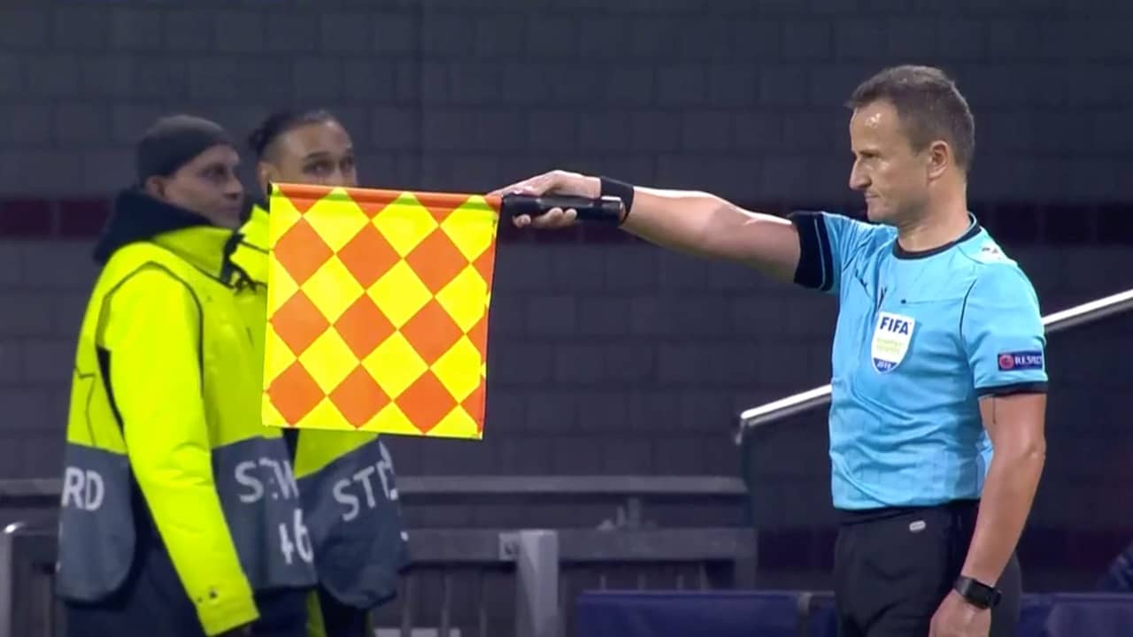 VAR keurt openingstreffer van Promes af tegen Chelsea