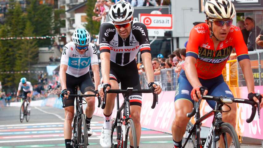 Dumoulin halveert achterstand op Yates, Schachmann wint Giro-etappe