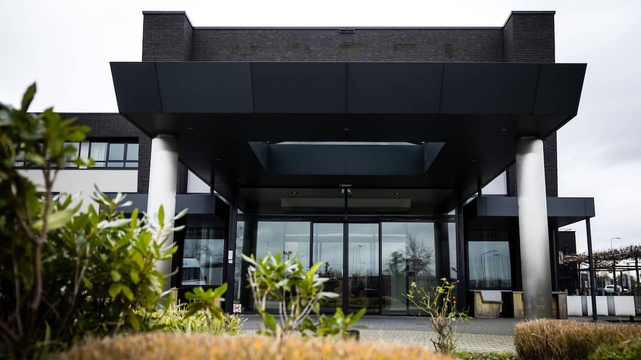 Asylum seekers at Van der Valk hotel in Uden will not be sent away despite judge’s suspension