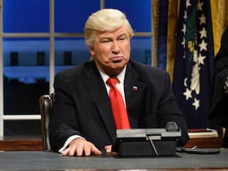 Alec Baldwin toch door met imitatie Trump in Saturday Night Live