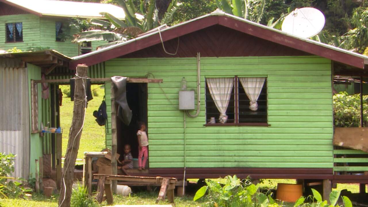Beeld uit video: Fiji verhuist hele dorpen, wat is er aan de hand?