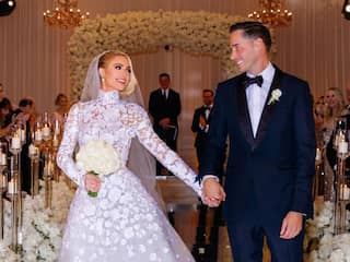 Paris Hilton viert twee jaar huwelijk met reeks foto's van bruiloft