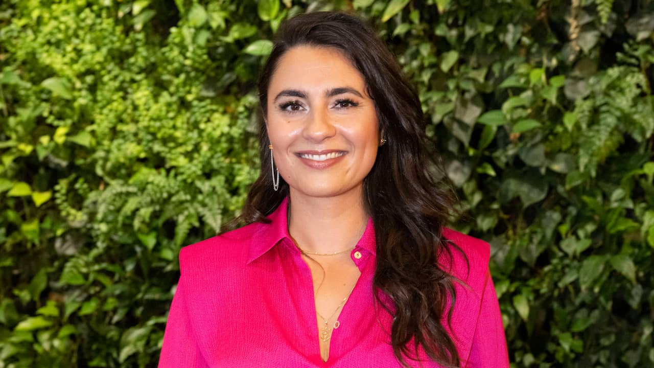 Nadia Moussaid’s Weekly Talk Show Returns to Television on NPO3: Exploring Deeper Conversations and Continued Online Engagement