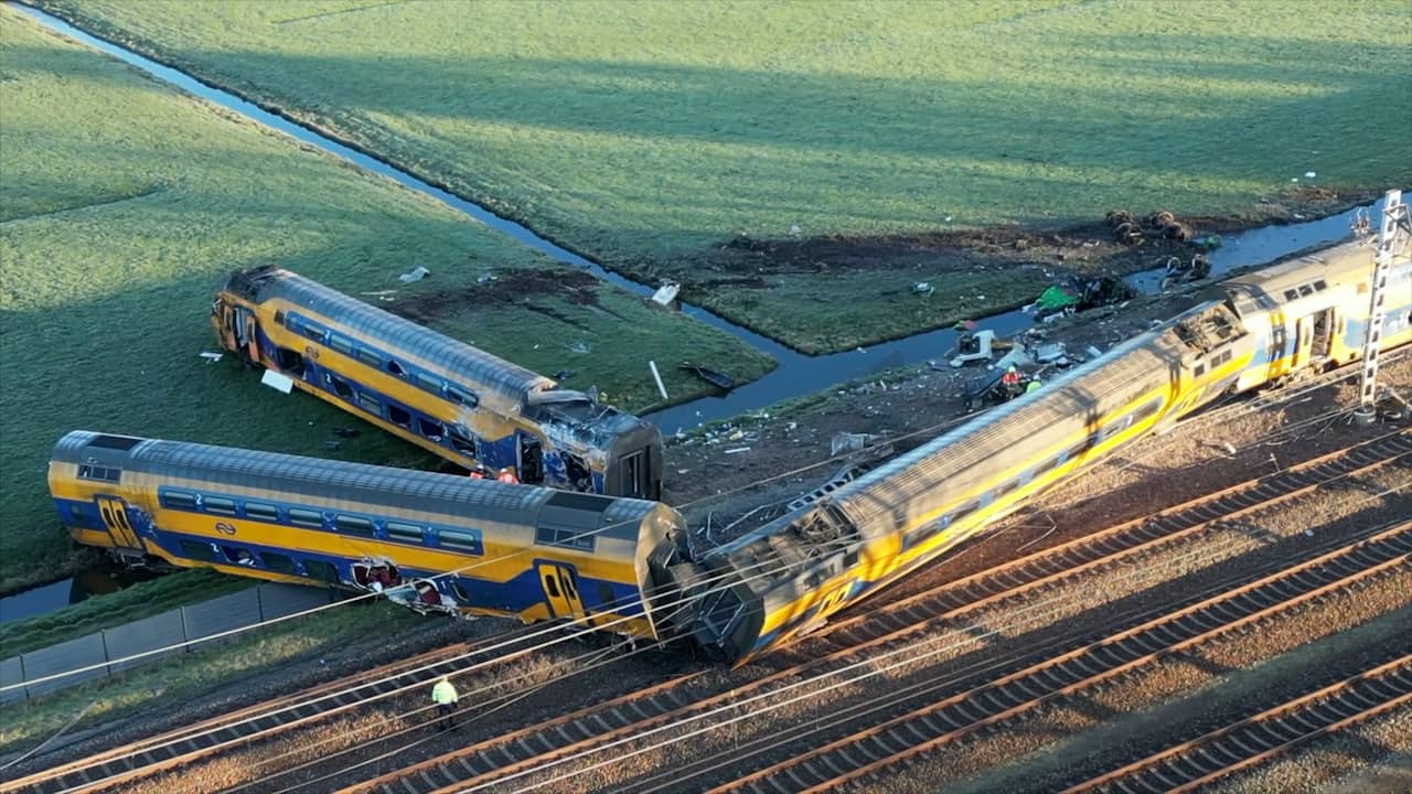 Beeld uit video: Beelden vanuit de lucht tonen ravage na treinongeluk Voorschoten