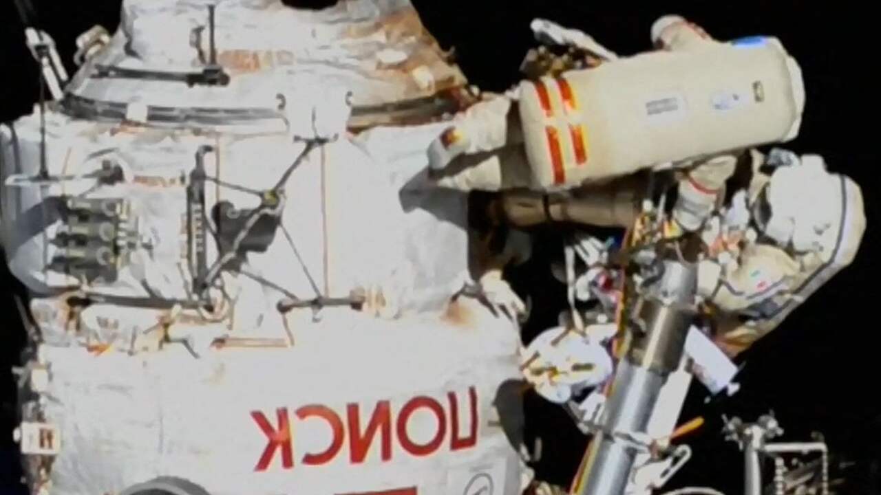 Beeld uit video: Ruimtestation roept kosmonaut terug naar ISS om defect pak