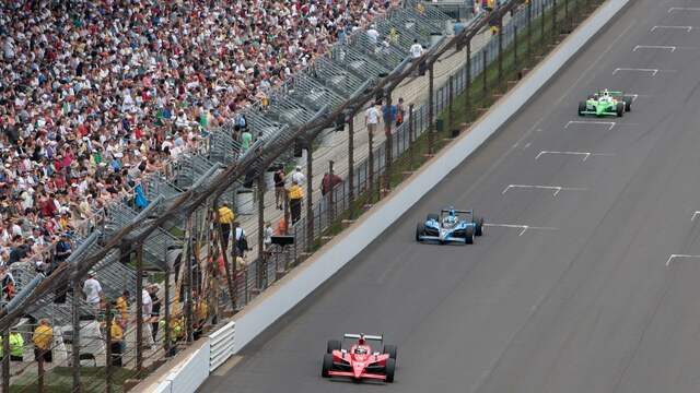 Volle tribunes bij de Indy 500 in 2017.