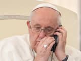 Paus moet kleine week herstellen na buikoperatie zonder complicaties