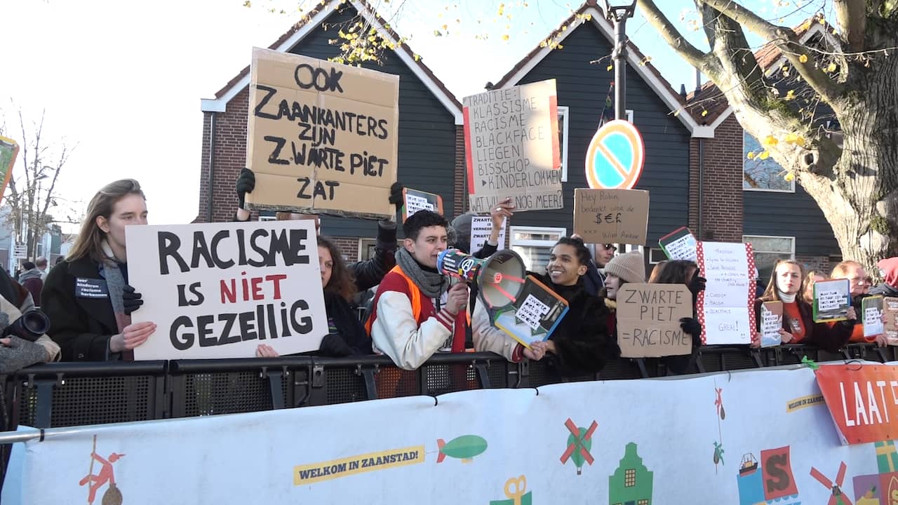 Beeld uit video: Sint-intocht Zaanstad ondanks protest rustig verlopen
