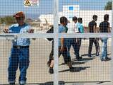 Turkije neemt illegale migranten die vanuit het land oversteken naar Griekenland terug. Voor elke teruggehaalde migrant neemt de EU een vluchteling uit de Turkse kampen over.