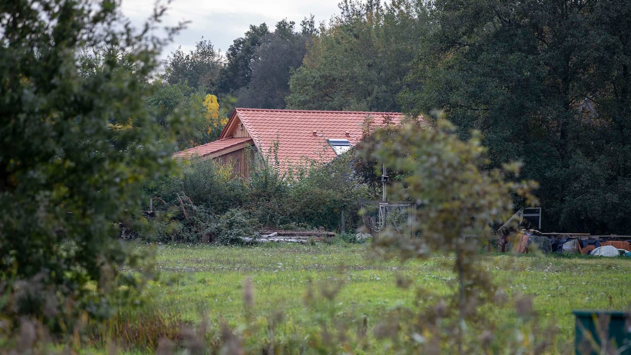 Spiksplinternieuw Gezin wachtte jarenlang op einde der tijden in Drentse boerderij NE-49