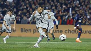 Mbappé mist twee penalty's achter elkaar in competitieduel van PSG