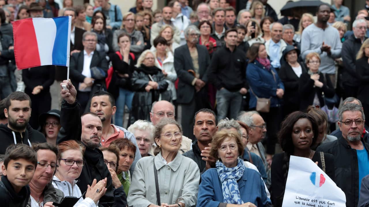 Frankrijk neemt met kerkdienst afscheid van vermoorde priester