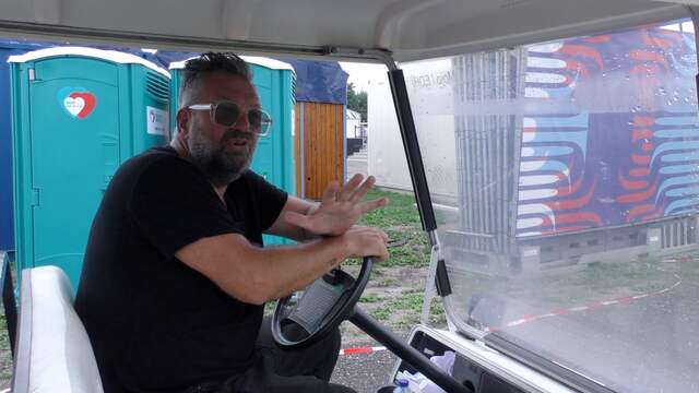 Eric van Eerdenburg geeft rondleiding over Lowlands-terrein