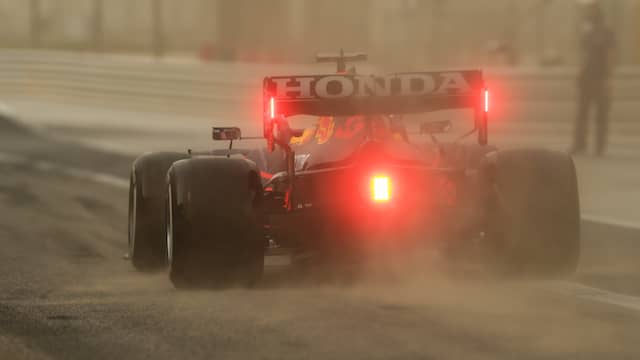 Max Verstappen beleeft een veelbelovende eerste testdag in Bahrein.