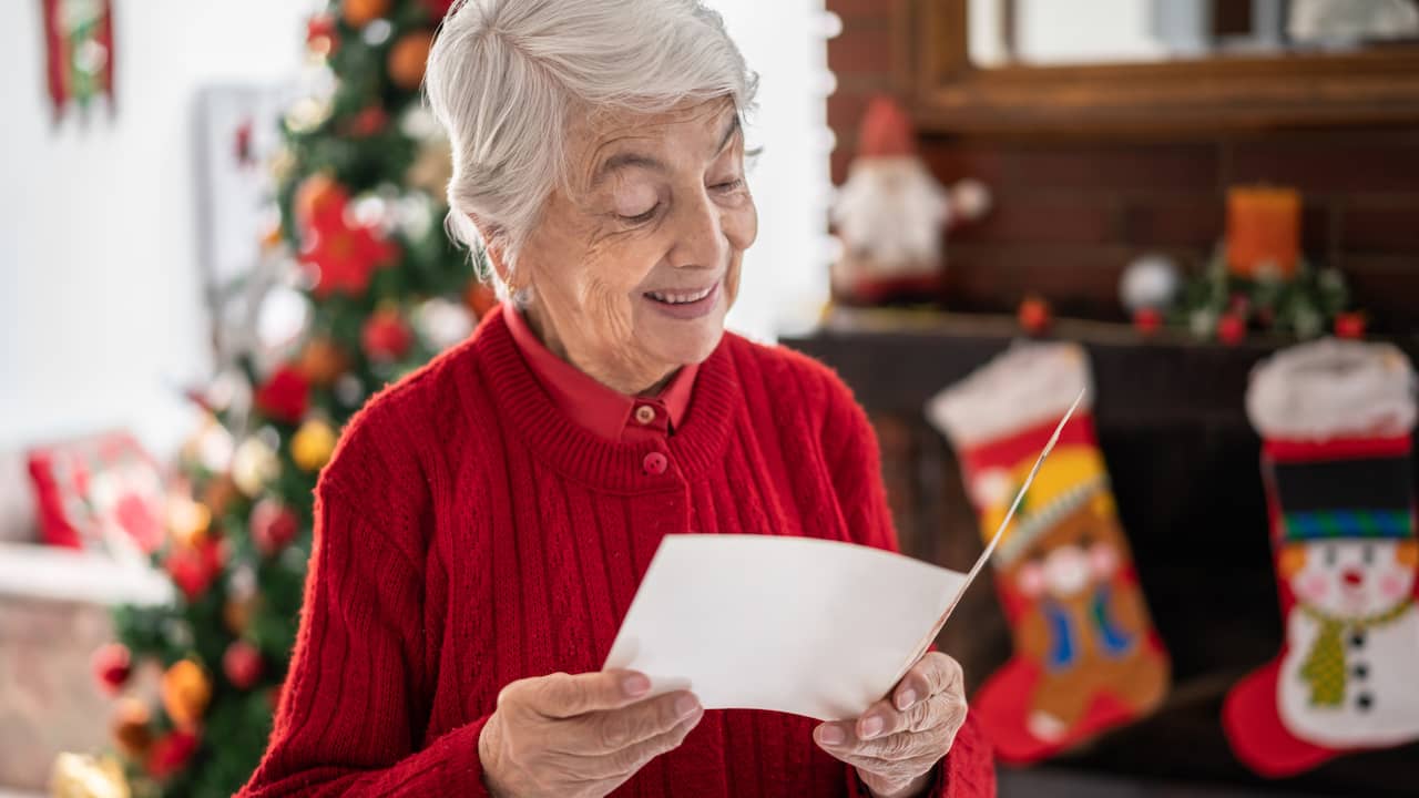 165,000 Elderly People to Receive Christmas Cards to Combat Loneliness