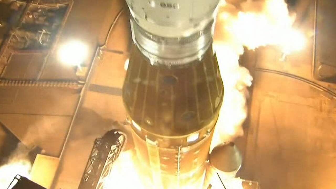 Beeld uit video: NASA lanceert krachtigste raket ooit naar de maan