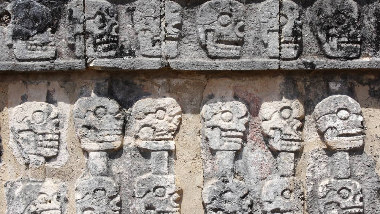 Des archéologues découvrent des restes de sacrifices humains mayas sous une pyramide au Mexique |  Science