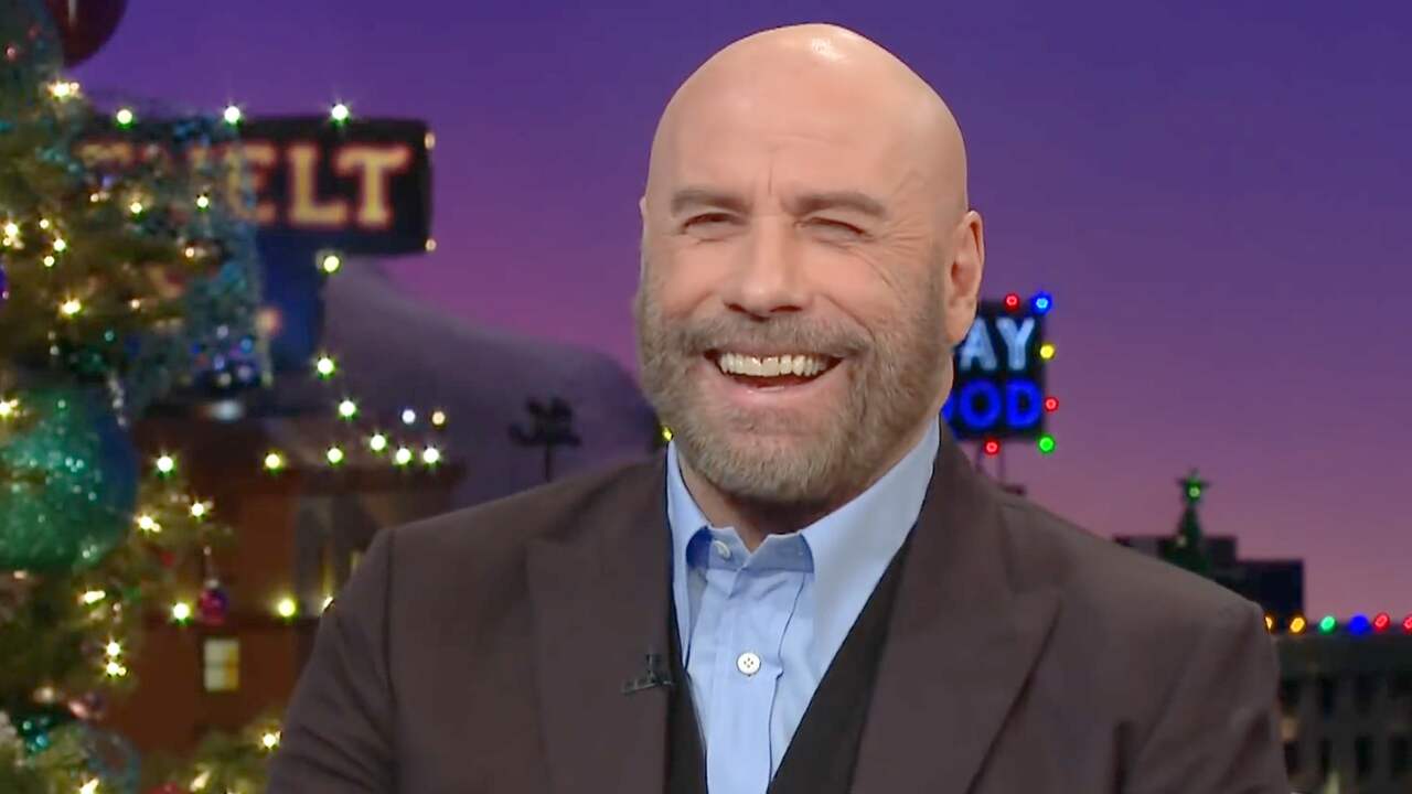 John Travolta: 'Ik koop 's nachts kerstcadeaus in Walmart'