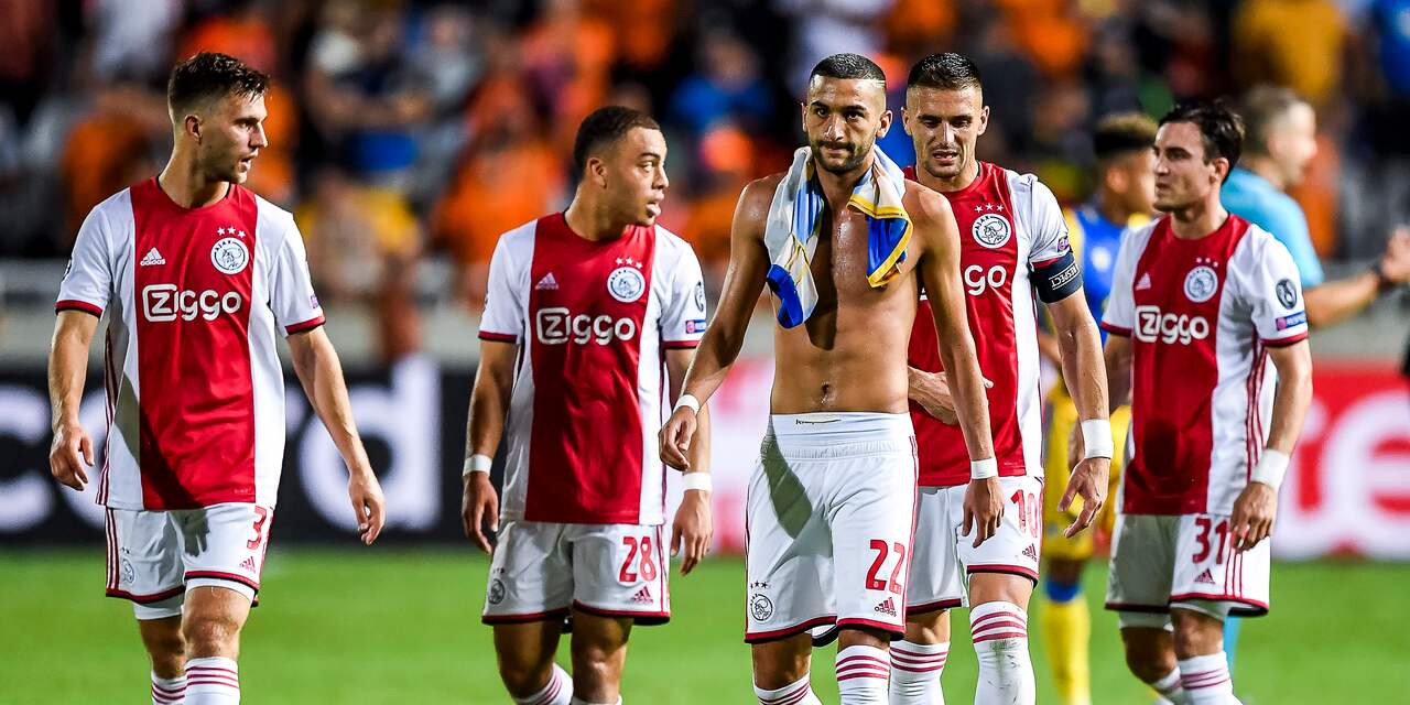 Matig Ajax begint met gelijkspel bij APOEL aan play-offs Champions League