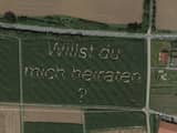 In Duits maïsveld gezaaid huwelijksaanzoek belandt op Google Maps