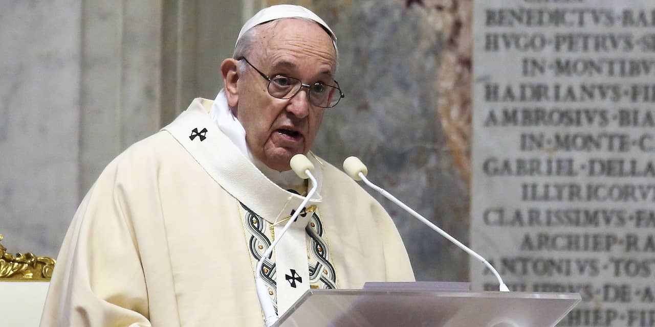 Paus: Tegenstanders van mondkapjes zitten vast in hun eigen kleine wereld