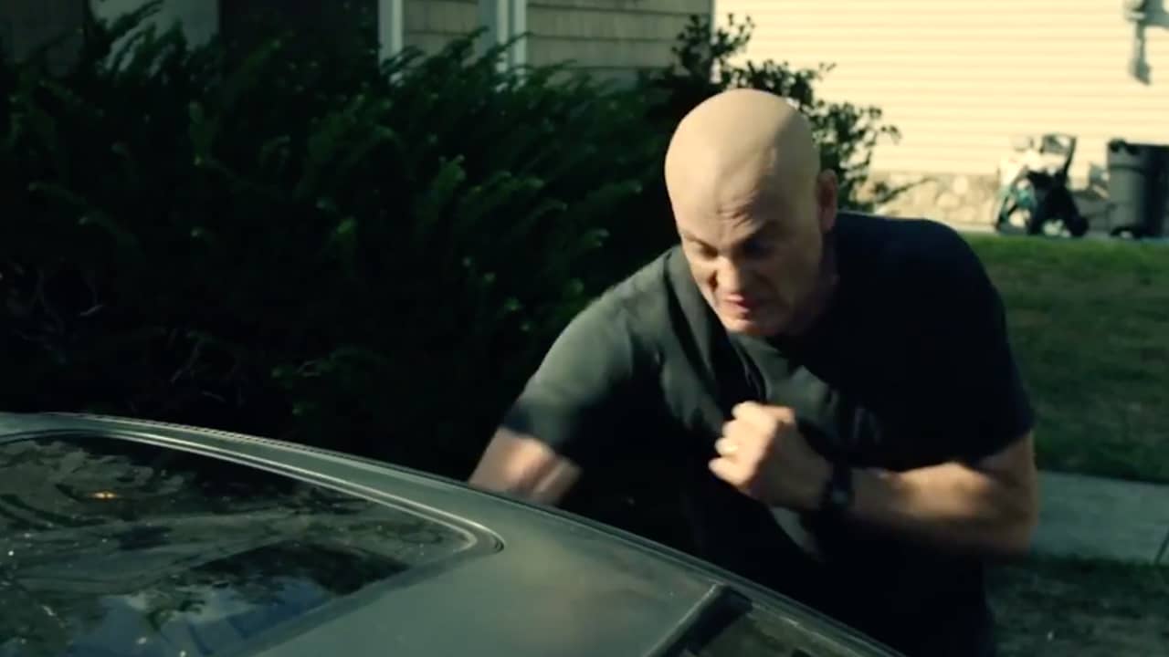 Beeld uit video: Vince Vaughn vernielt auto met blote handen in trailer Brawl in Cell Block 99