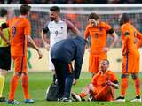 Wesley Sneijder viel in de eerste helft geblesseerd uit met een spierblessure.