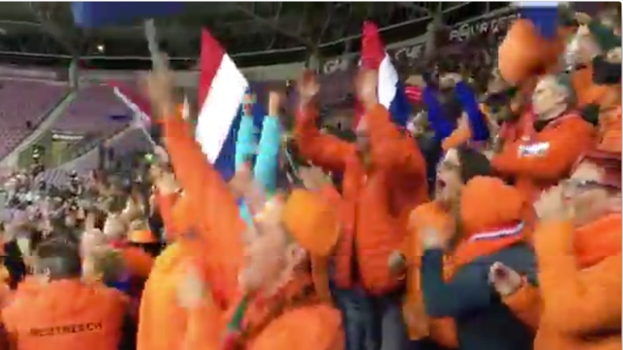 Beeld uit video: Zo juichten Oranjesupporters tijdens duel met Portugal