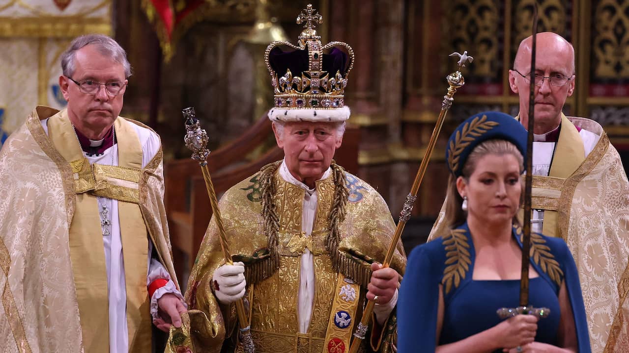 Charles III dinobatkan sebagai Raja Britania Raya dan Irlandia Utara |  keluarga kerajaan