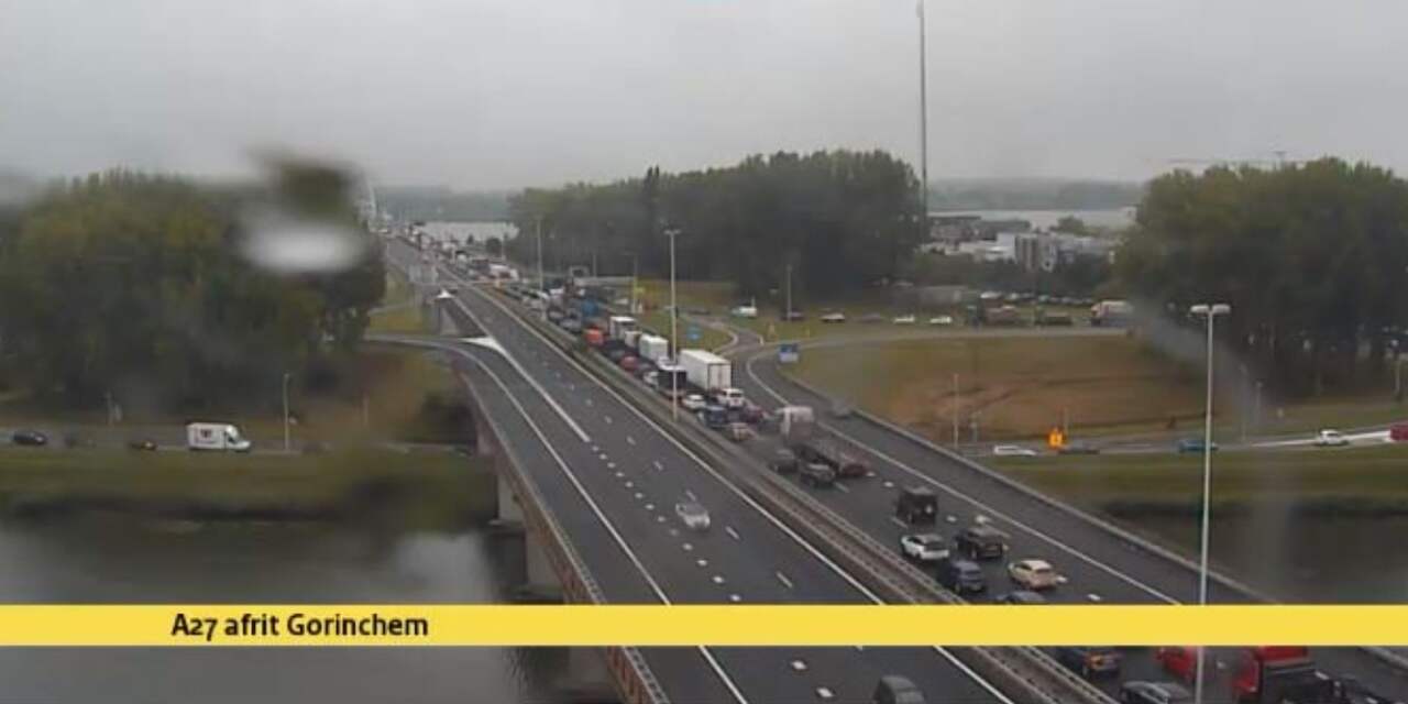A27 naar Breda open na ongeluk tussen bus en motorrijder bij Werkendam