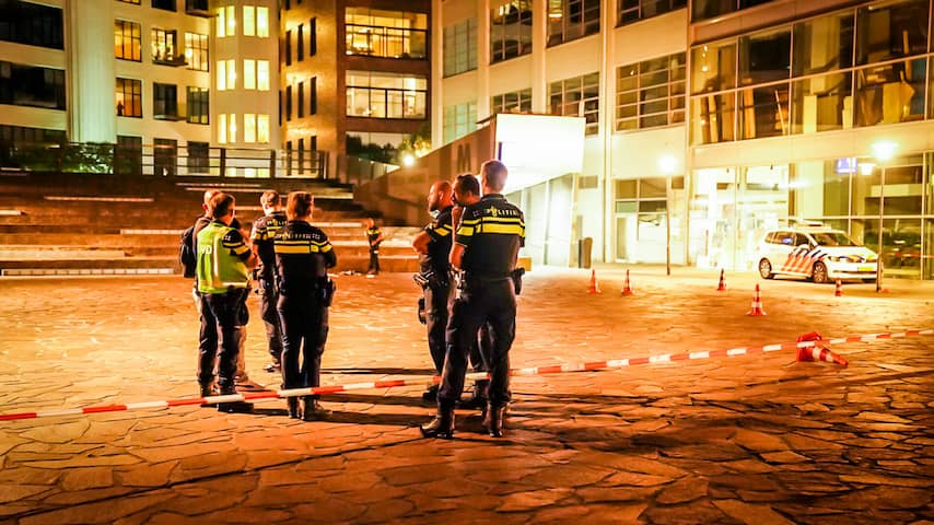 Politie Eindhoven schiet man in benen 'die zwaaide met groot mes'